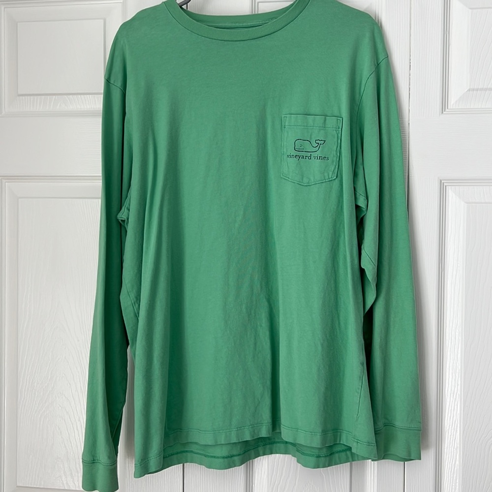 Vineyard Vines
Men's Vintage  Whale Long Sleeve Pocket Graphic T-Shirt